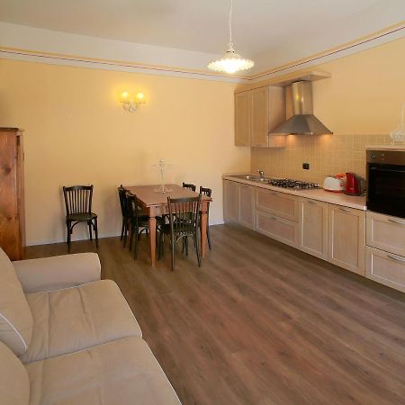Appartamenti Piazza Umberto I Torri Del Benaco Ngoại thất bức ảnh